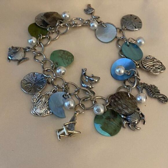 Vintage Freshwater Pearl Shell Crab Seahorse Fish Dolphin Charm Bracelet - Picture 1 of 8